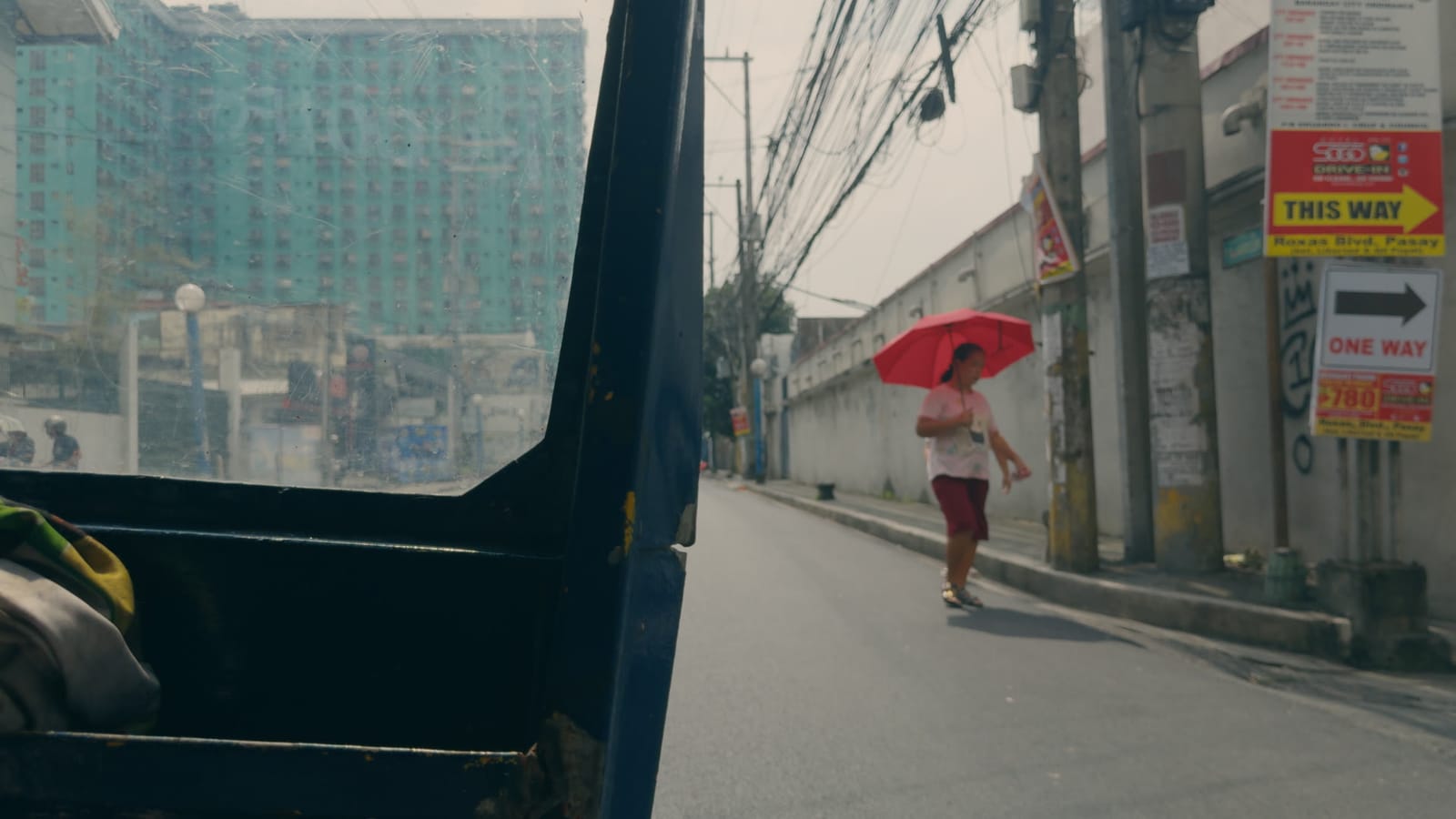 Déjà Vu, applied to log footage of a street in Manila
