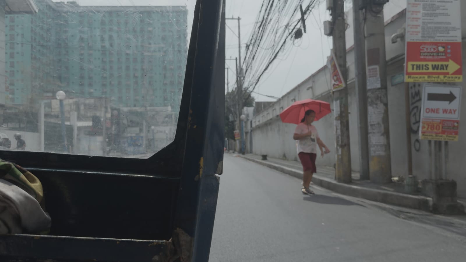 Ghosts (Gespenster), applied to log footage of a street in Manila