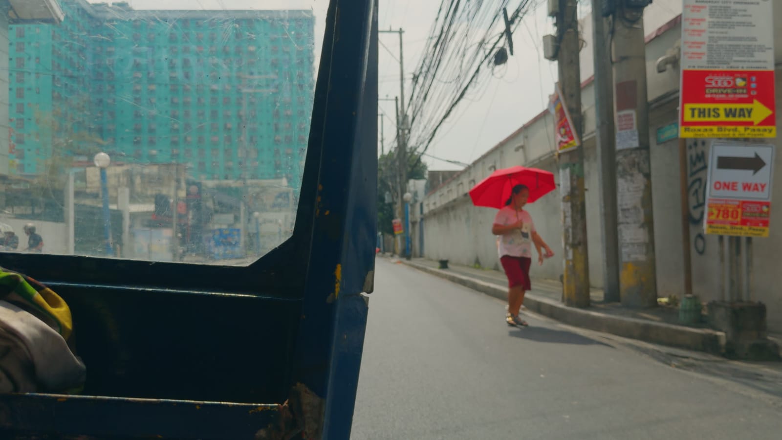 Pain & Gain, applied to log footage of a street in Manila